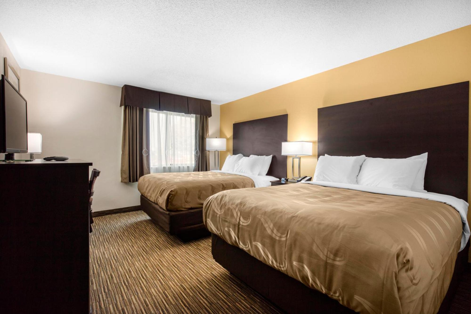 Quality Inn & Suites Metropolis I-24 Экстерьер фото