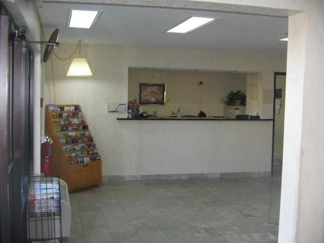 Quality Inn & Suites Metropolis I-24 Экстерьер фото