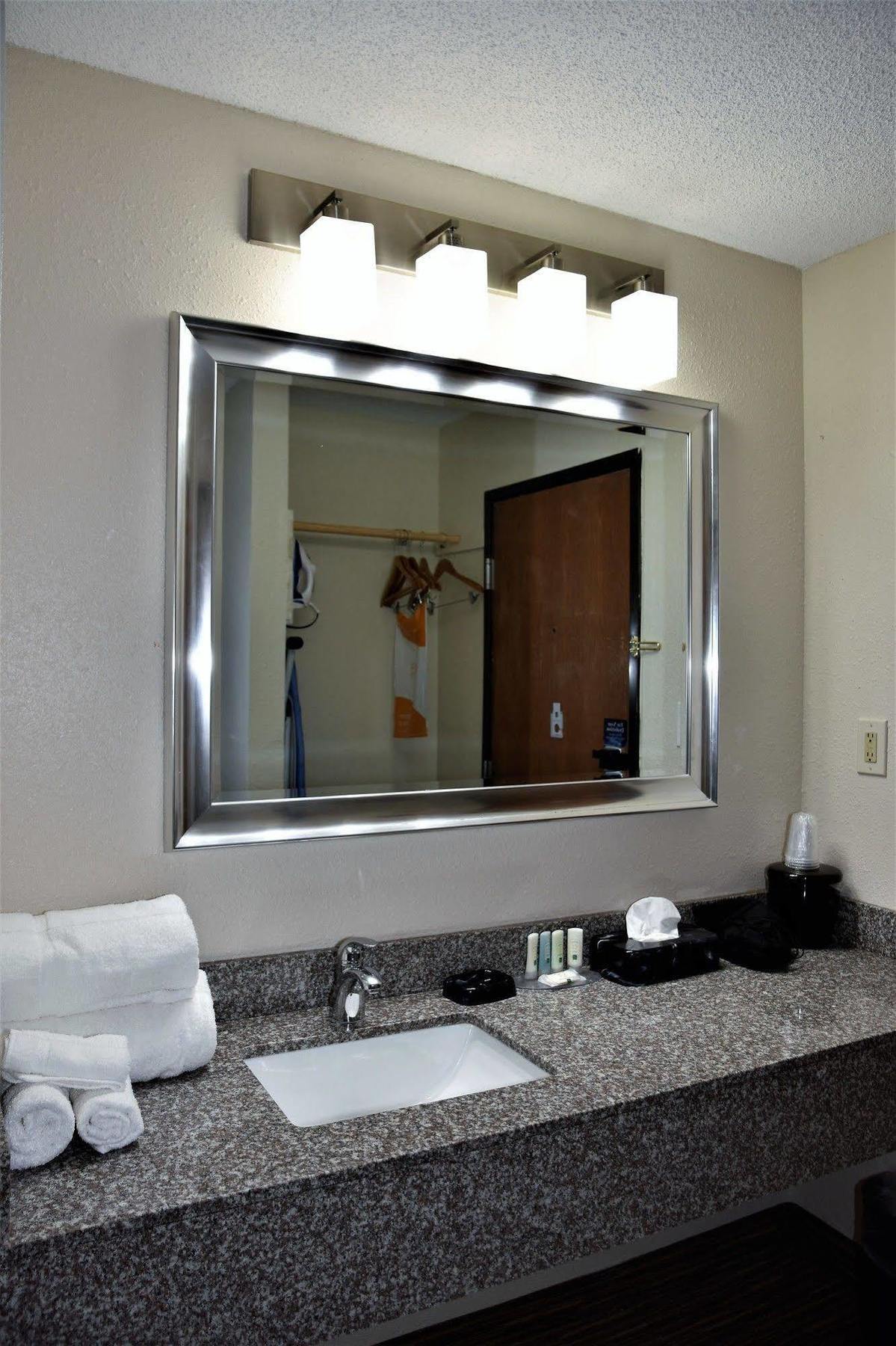 Quality Inn & Suites Metropolis I-24 Экстерьер фото